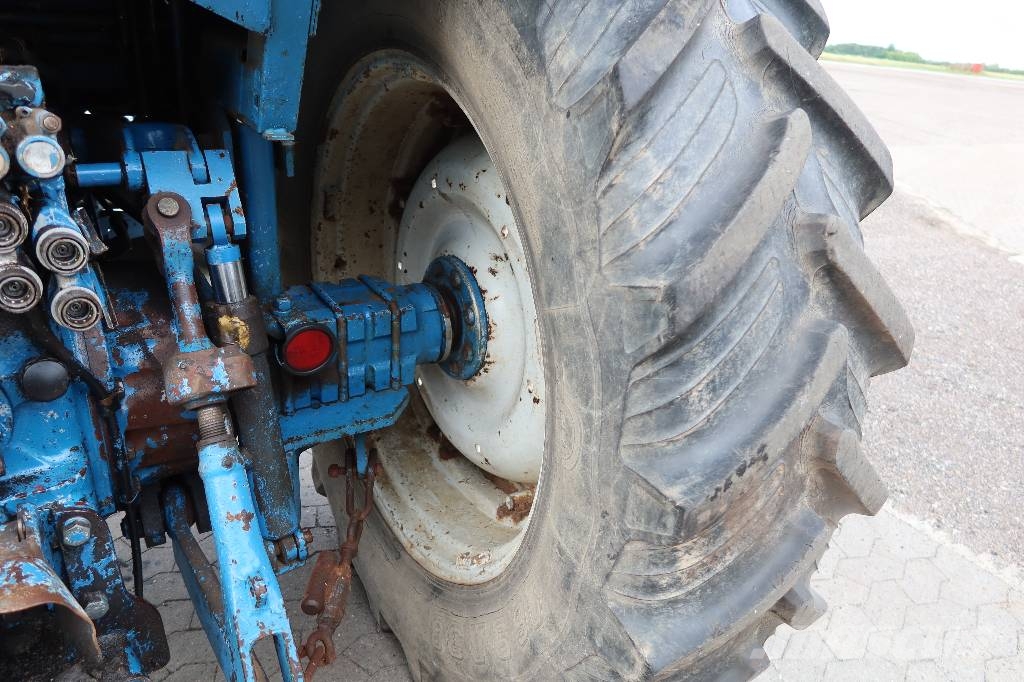 Ford 8210 Traktoren