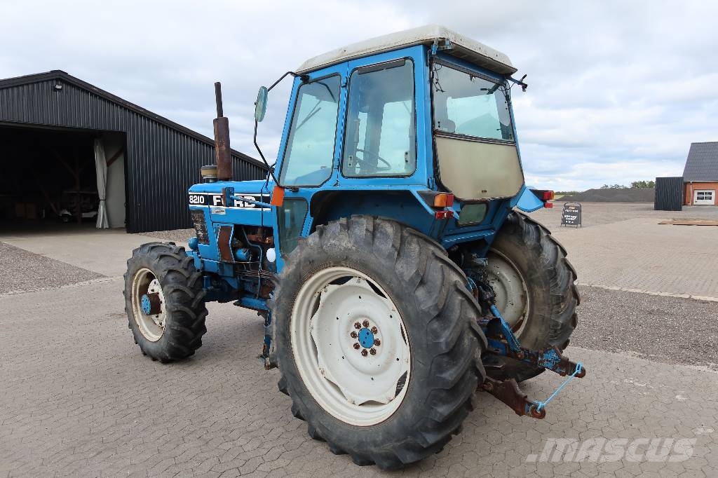 Ford 8210 Traktoren