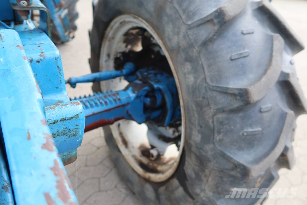Ford 8210 Traktoren