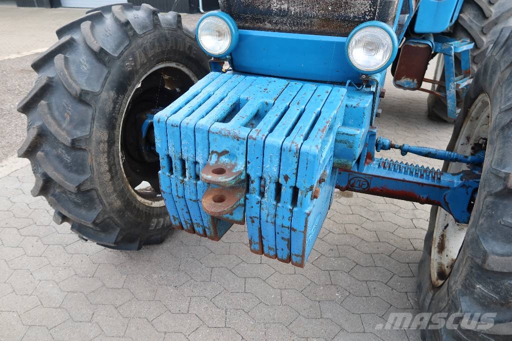 Ford 8210 Traktoren