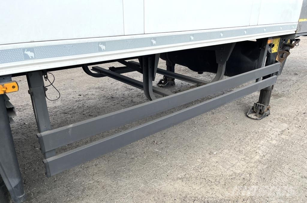 Schmitz Cargobull Trailer Reefer Flower Width Straight Температурно-контролирани полуремаркета

