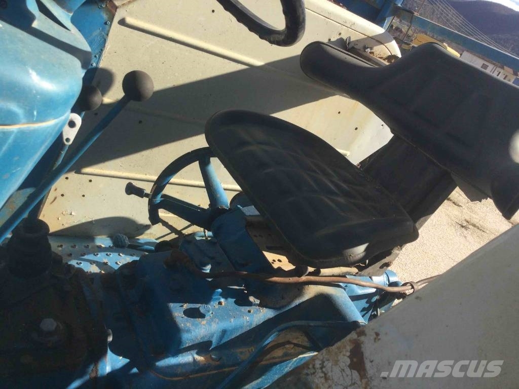 Ford 83 Ford الجرارات
