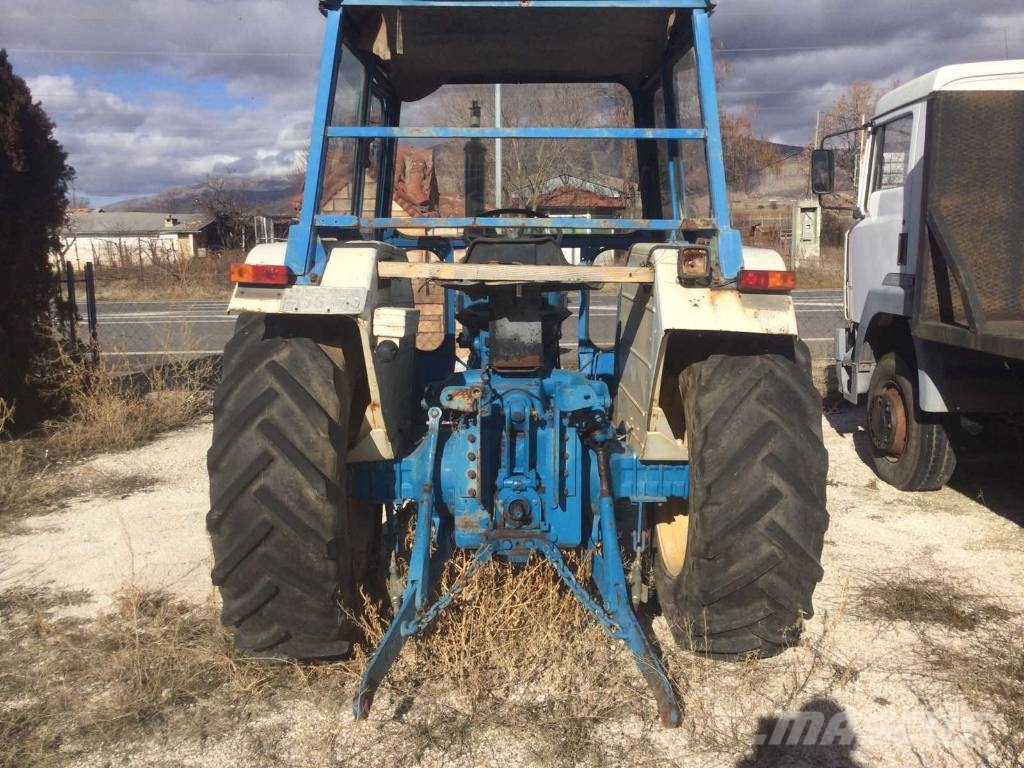 Ford 83 Ford الجرارات