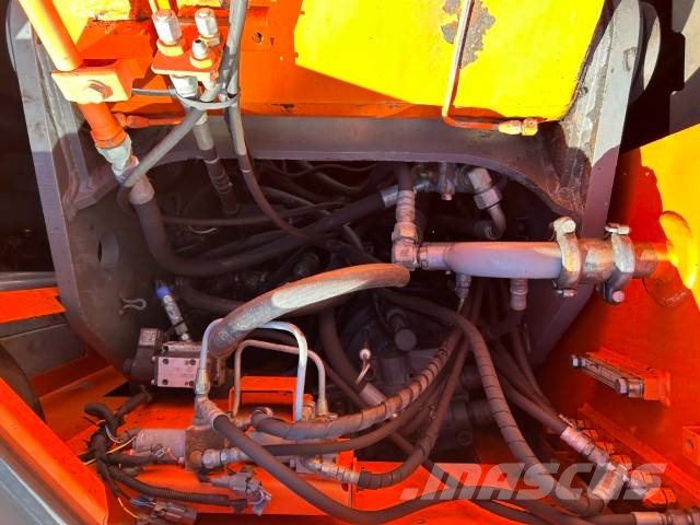 Hitachi ZX 225 US-3 Kāpurķēžu ekskavatori