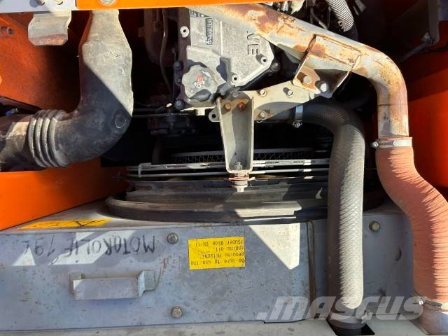 Hitachi ZX 225 US-3 Kāpurķēžu ekskavatori