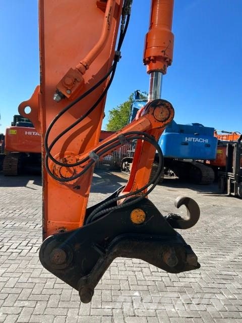 Hitachi ZX 225 US-3 Kāpurķēžu ekskavatori