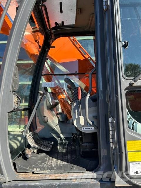 Hitachi ZX 225 US-3 Kāpurķēžu ekskavatori