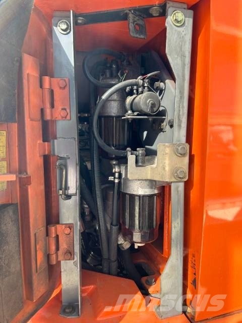 Hitachi ZX 225 US-3 Kāpurķēžu ekskavatori