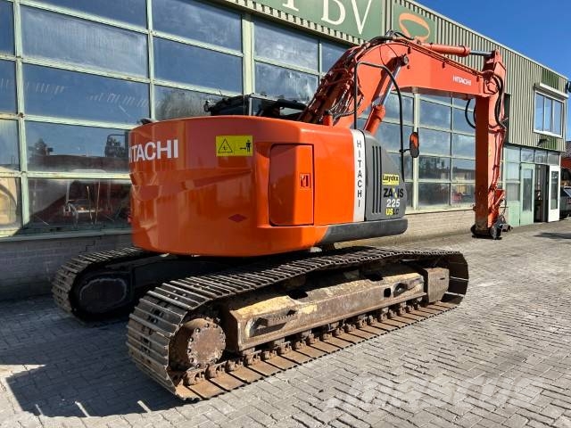 Hitachi ZX 225 US-3 Kāpurķēžu ekskavatori