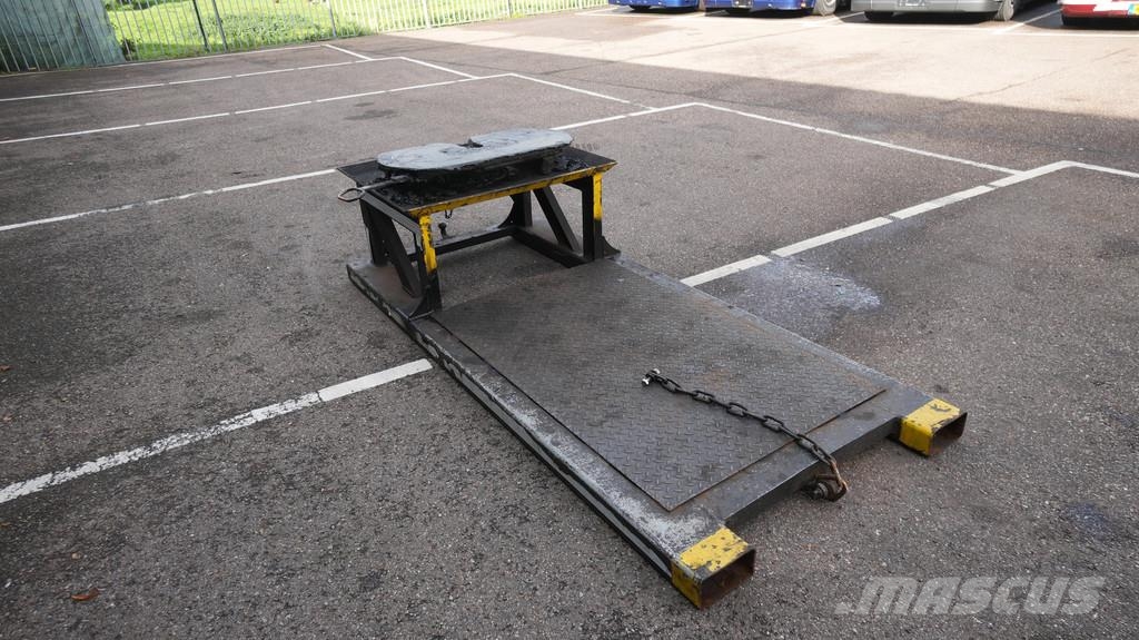 Jost plaform with fifth wheel معدات البناء - غير ذلك