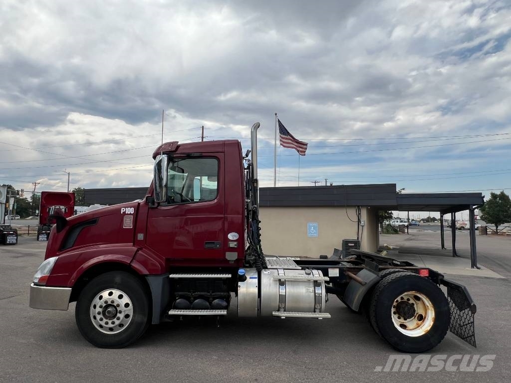 Volvo VNL 42 T300 Tegljači