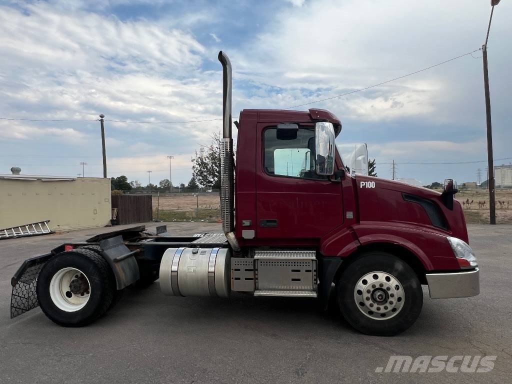 Volvo VNL 42 T300 Tegljači