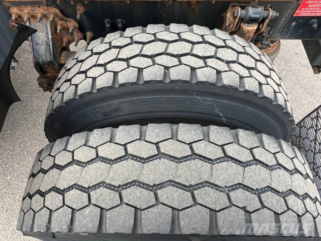 Volvo VNL 42 T300 Tegljači
