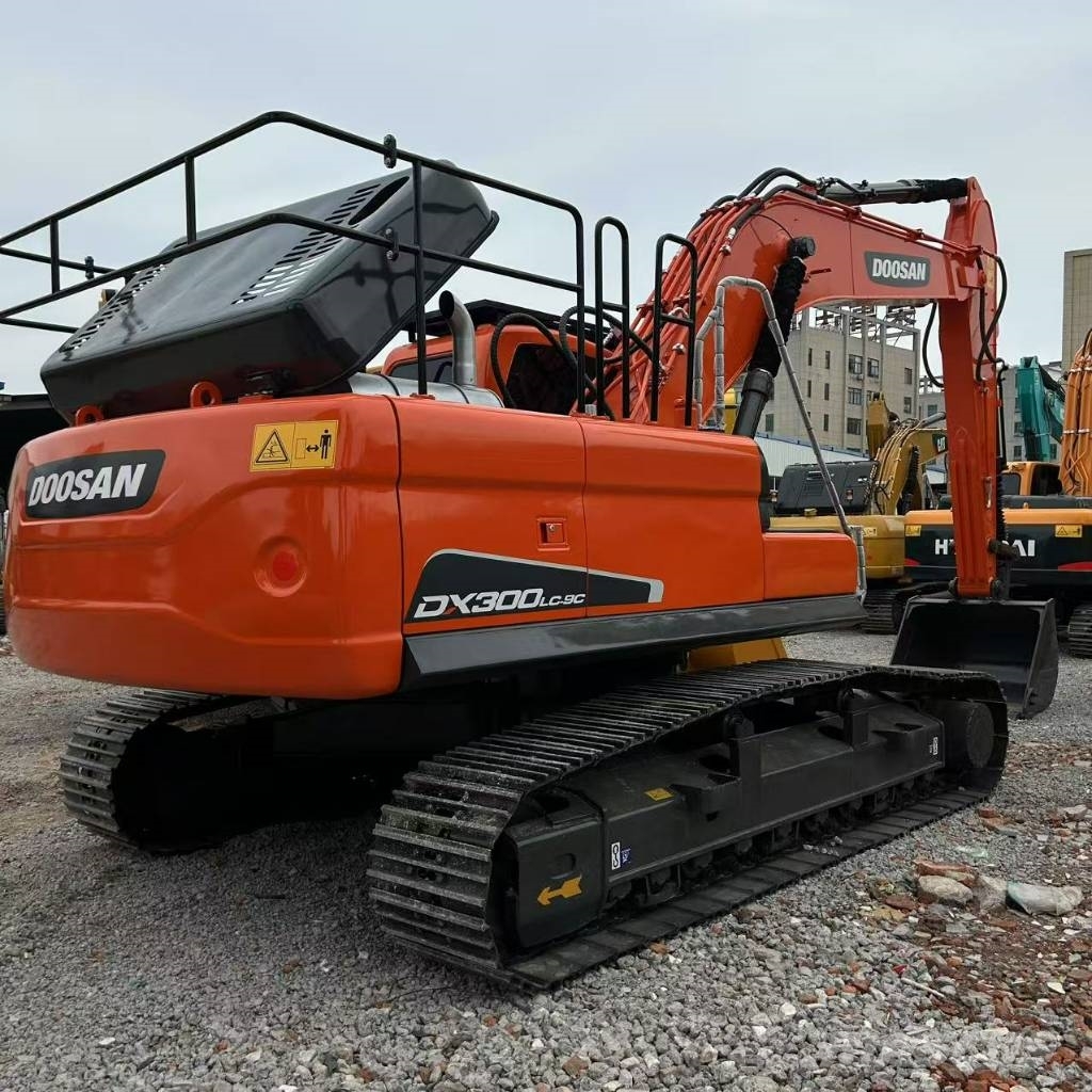Doosan 300LC-9C Pásové rýpadlá