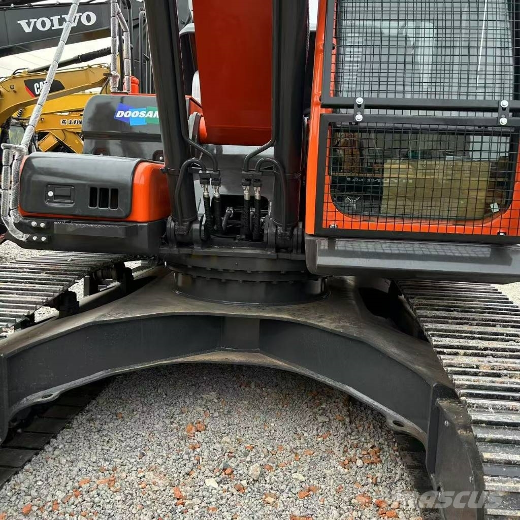 Doosan 300LC-9C Pásové rýpadlá