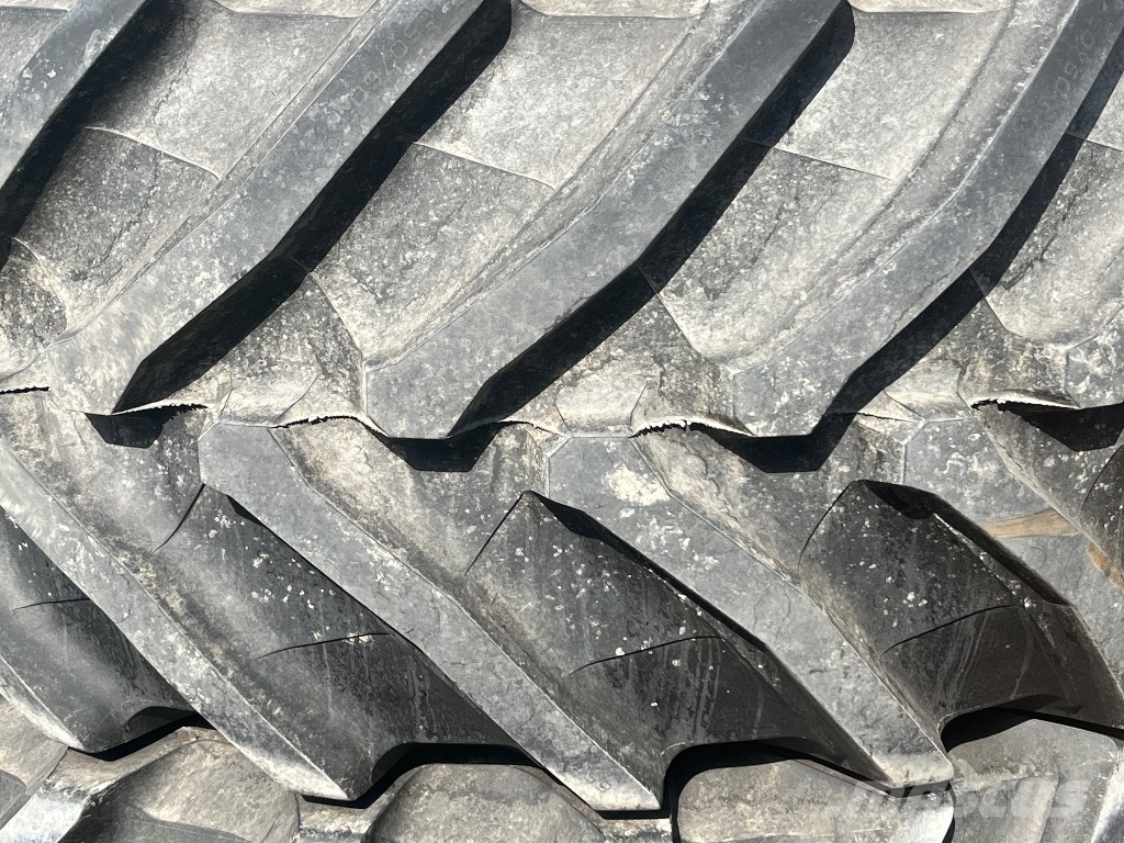 Trelleborg 650 60 R38 & 520 60 R28 ملحقات أخرى للجرارات