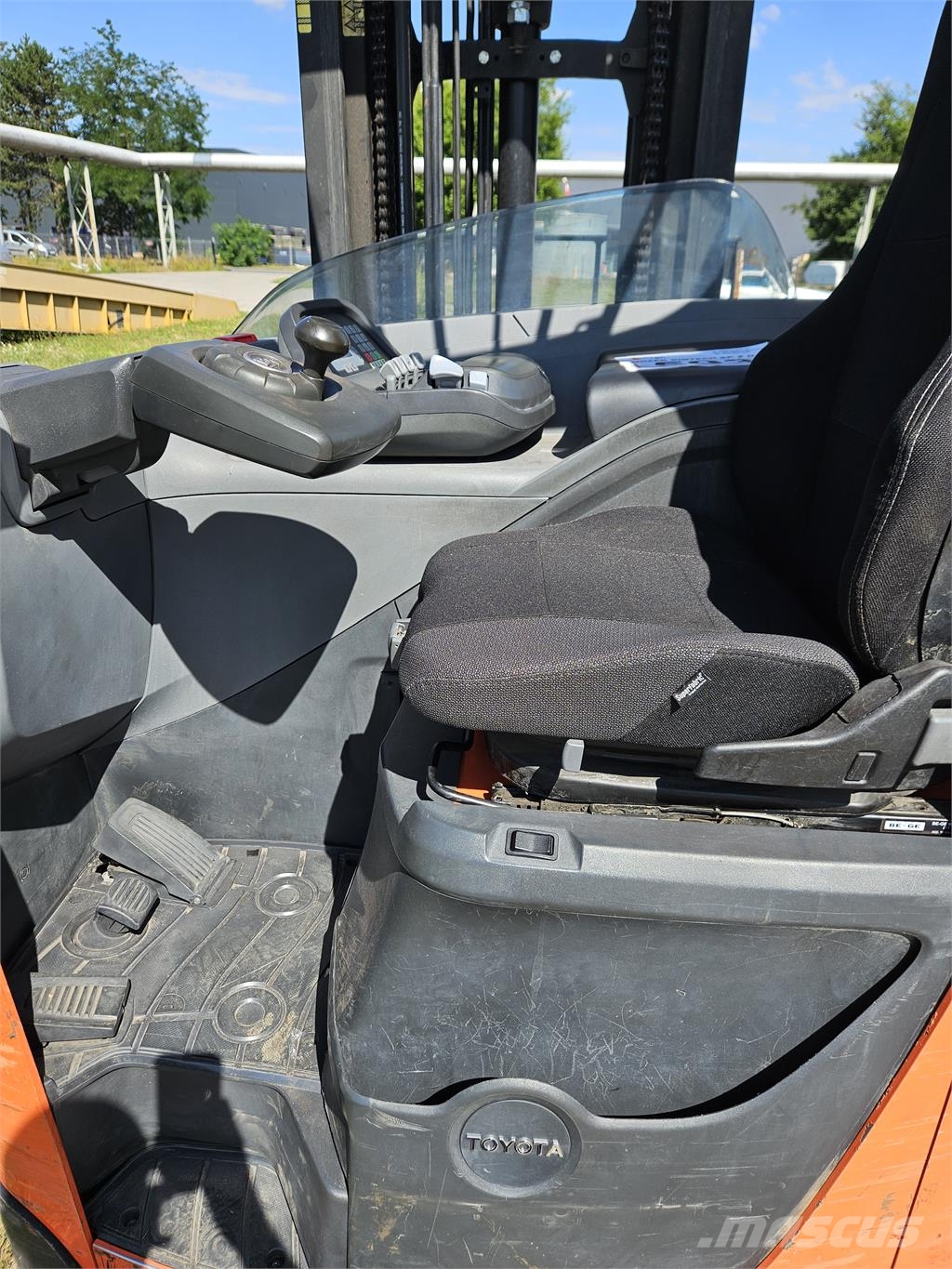 Toyota RRE140H شاحنة مناولة