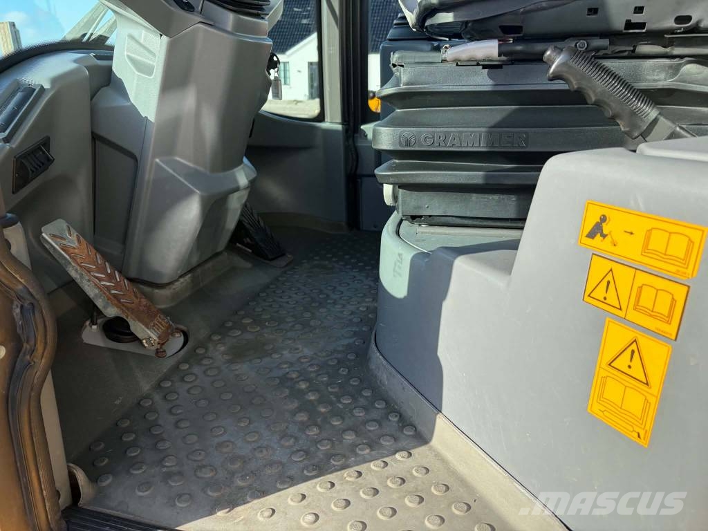 Volvo L 30 G Gumikerekes homlokrakodók
