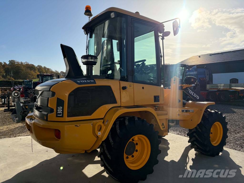 Volvo L 30 G Gumikerekes homlokrakodók