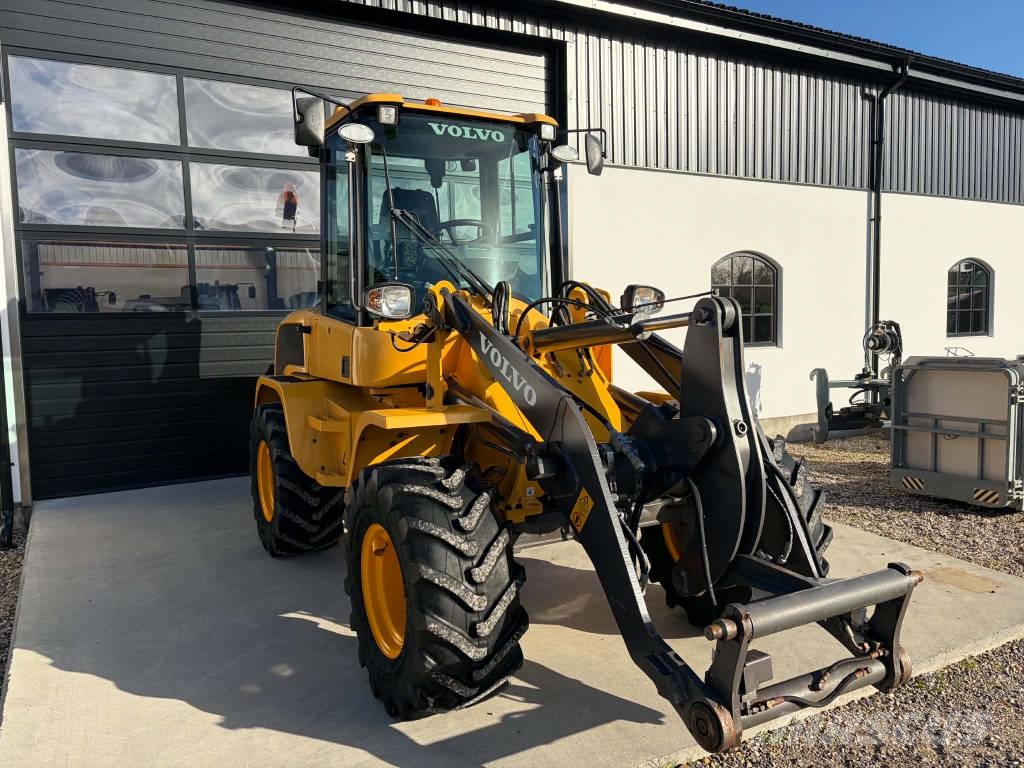 Volvo L 30 G Gumikerekes homlokrakodók
