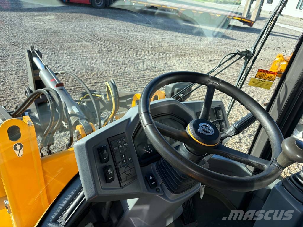 Volvo L 30 G Gumikerekes homlokrakodók