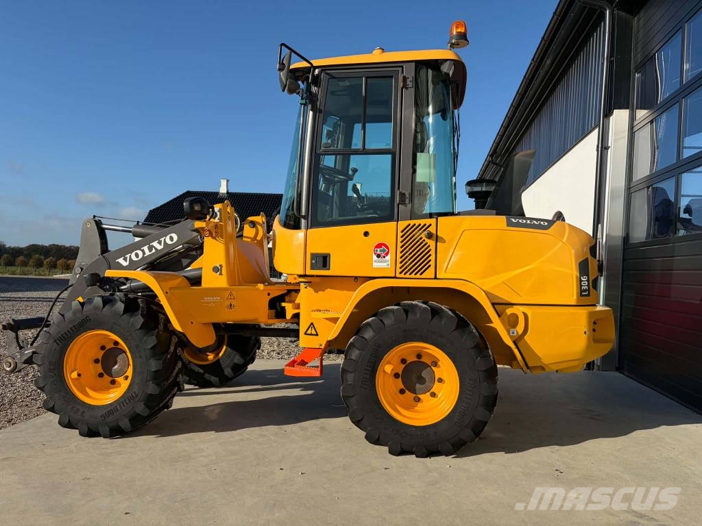 Volvo L 30 G Gumikerekes homlokrakodók
