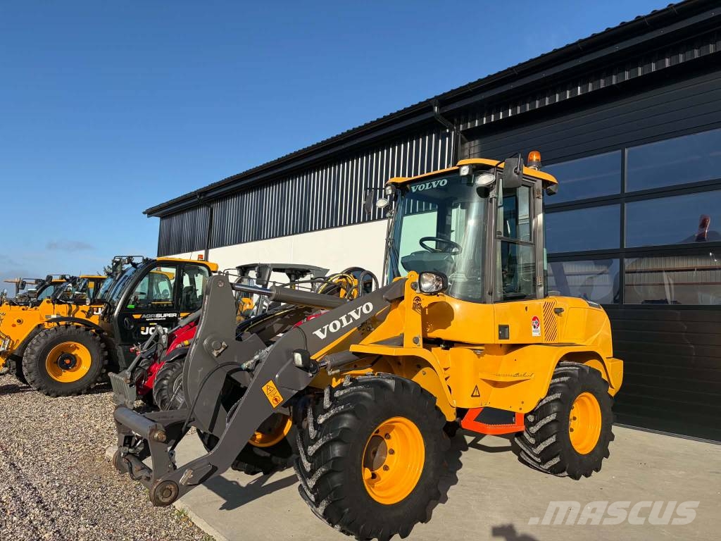Volvo L 30 G Gumikerekes homlokrakodók