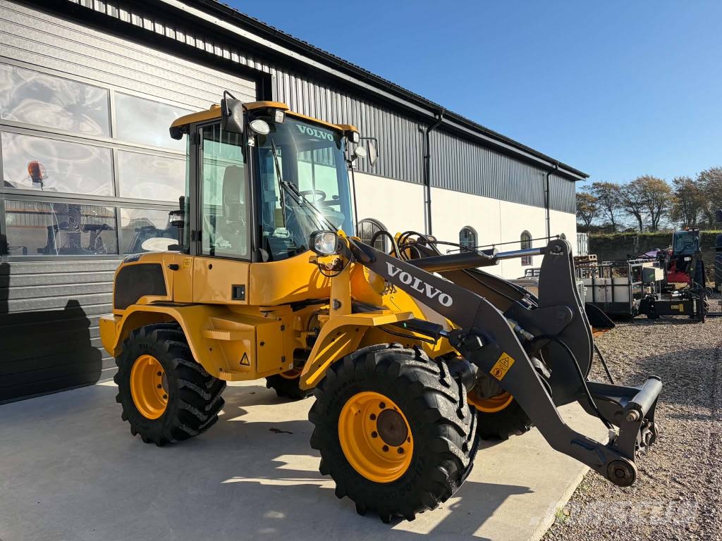 Volvo L 30 G Gumikerekes homlokrakodók