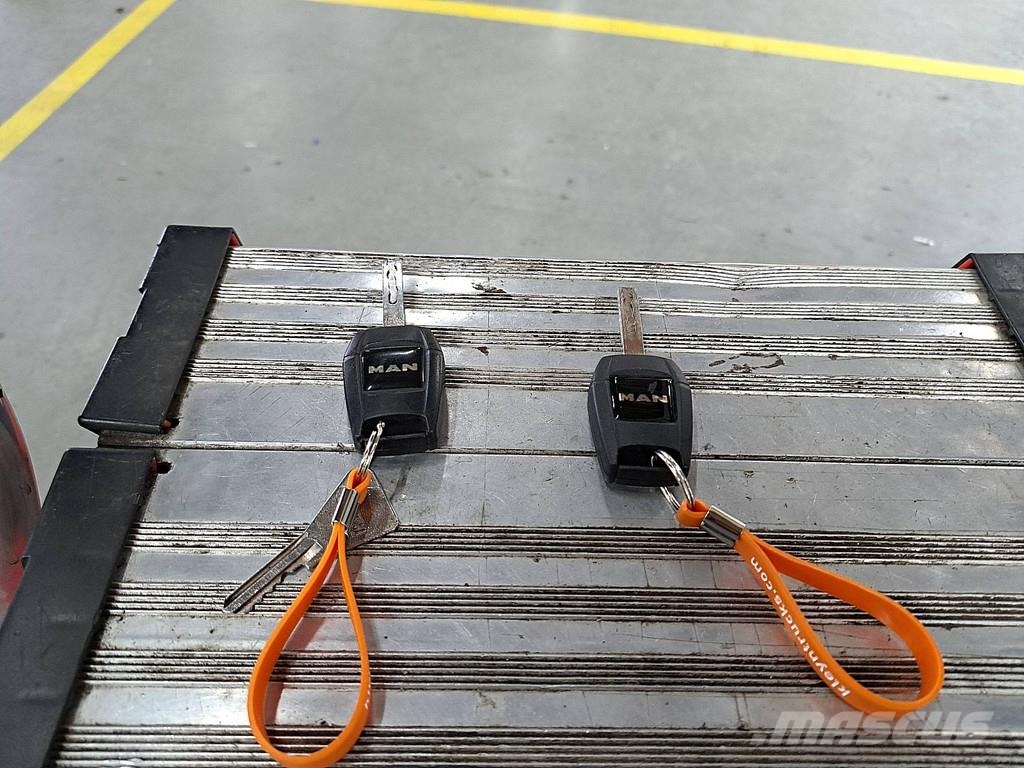 Mercedes-Benz ACTROS 2551 6X2 STEERAXLE RETARDER BIGSPACE XENON Hook lift trucks
