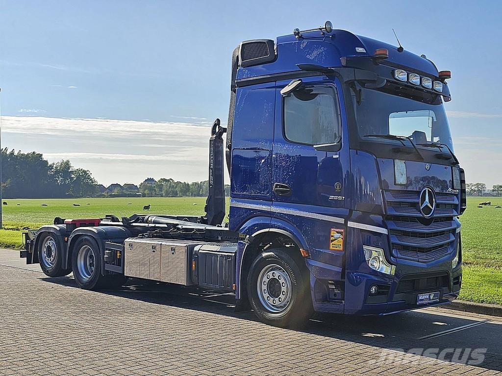Mercedes-Benz ACTROS 2551 6X2 STEERAXLE RETARDER BIGSPACE XENON Hook lift trucks