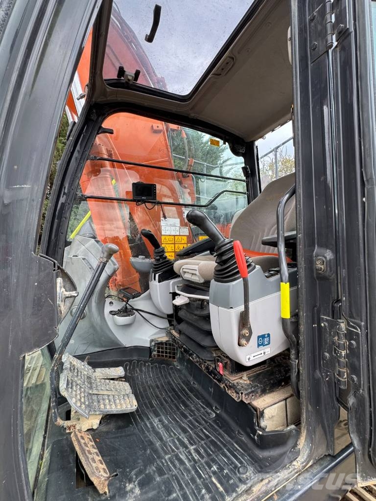 Hitachi ZX 135 US-6 Bagri goseničarji