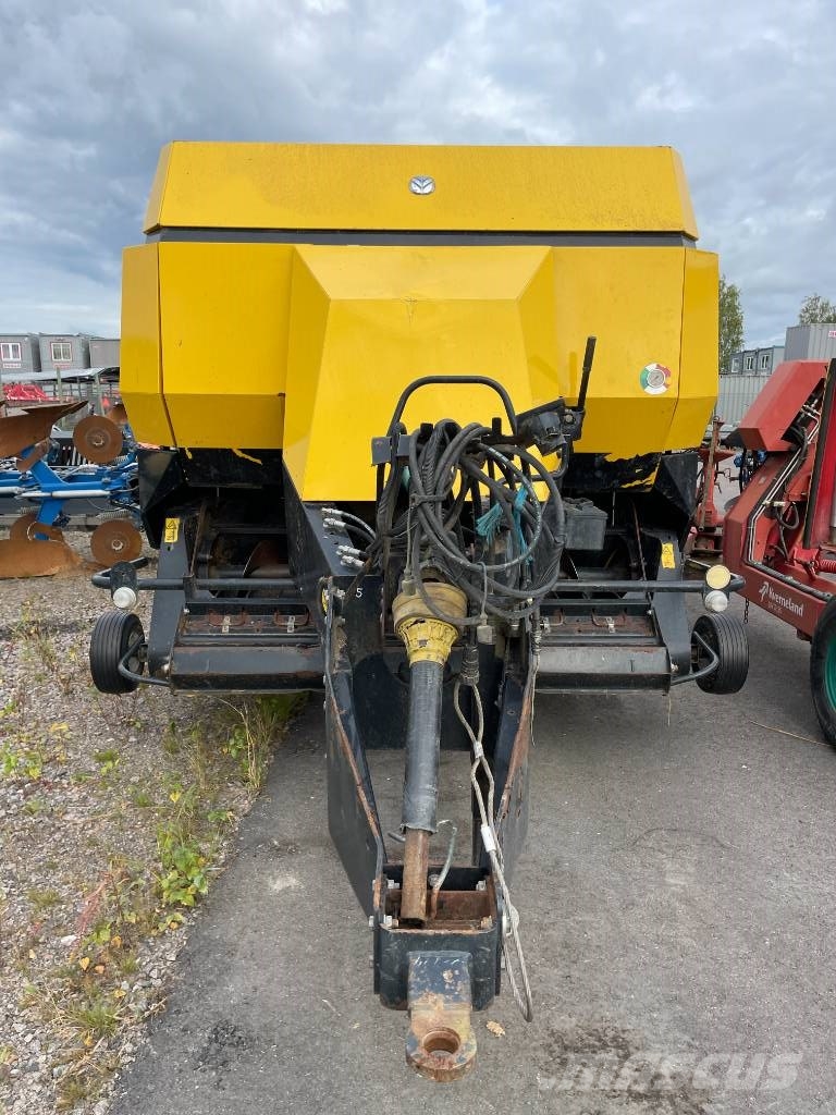 New Holland BB 930 Πρέσες τετράγωνων δεμάτων