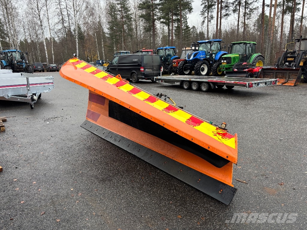 FMG AA 390 حراثات ونصول الجليد