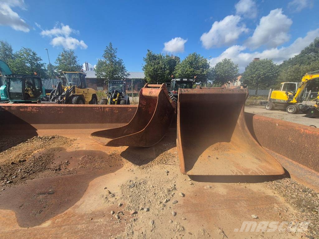 Wacker Neuson EW100 & Bigabkärra med 3 skopor Kolesové rýpadlá