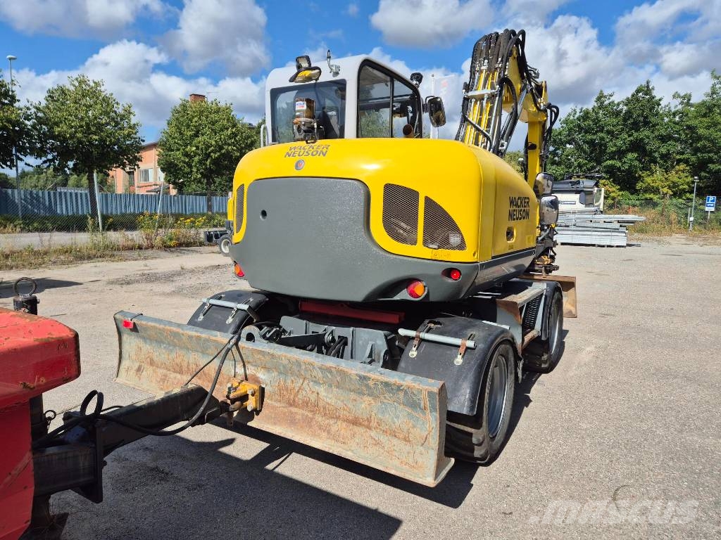 Wacker Neuson EW100 & Bigabkärra med 3 skopor Kolesové rýpadlá