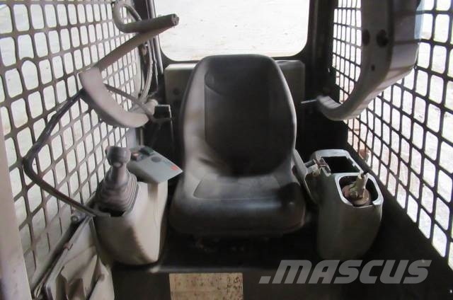 Komatsu SK714 Cabins and interior