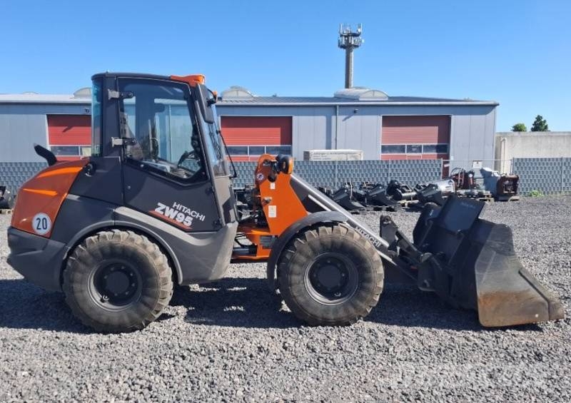 Hitachi ZW 95-6 Lietoti riteņu kompaktiekrāvēji