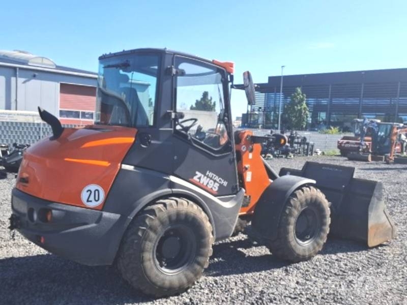 Hitachi ZW 95-6 Lietoti riteņu kompaktiekrāvēji