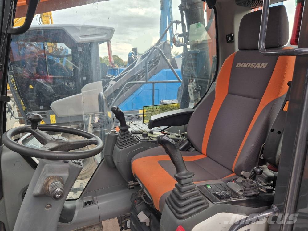 Doosan DX 160 W-5 Bagri na kolesih