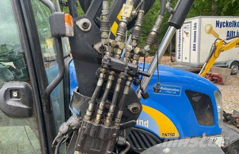 New Holland Tn75da 4WD Tractores