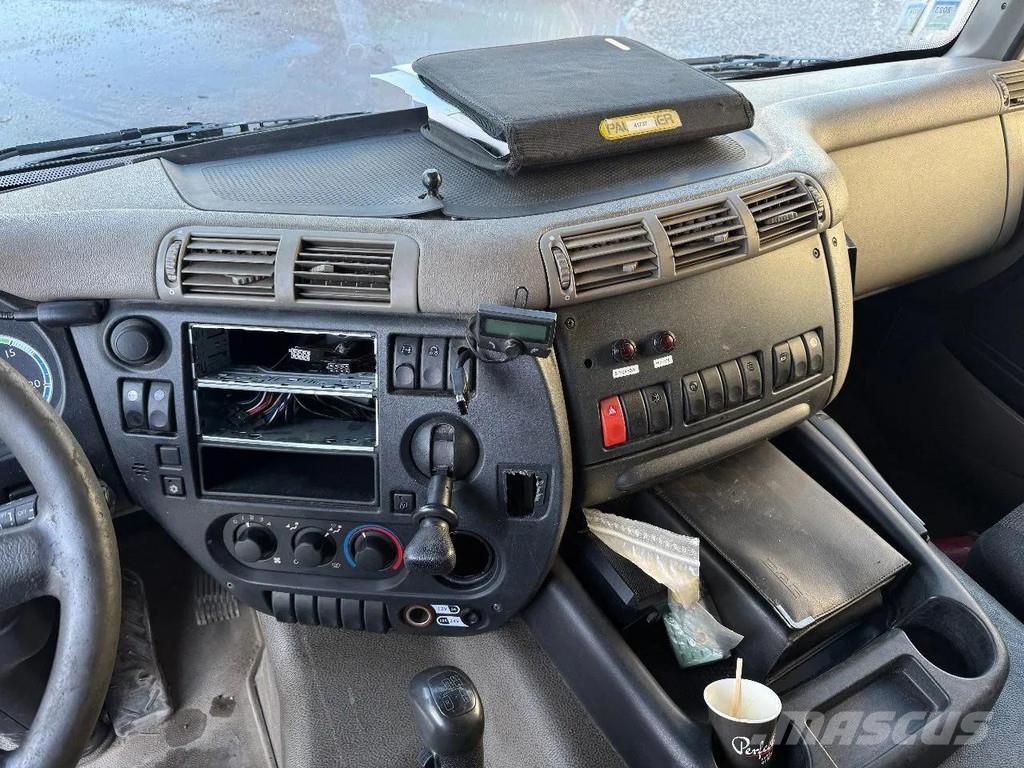 DAF CF 85.410 8X2 EURO 5 PALFINGER PK 62002 + REMOTE C Kranen voor alle terreinen