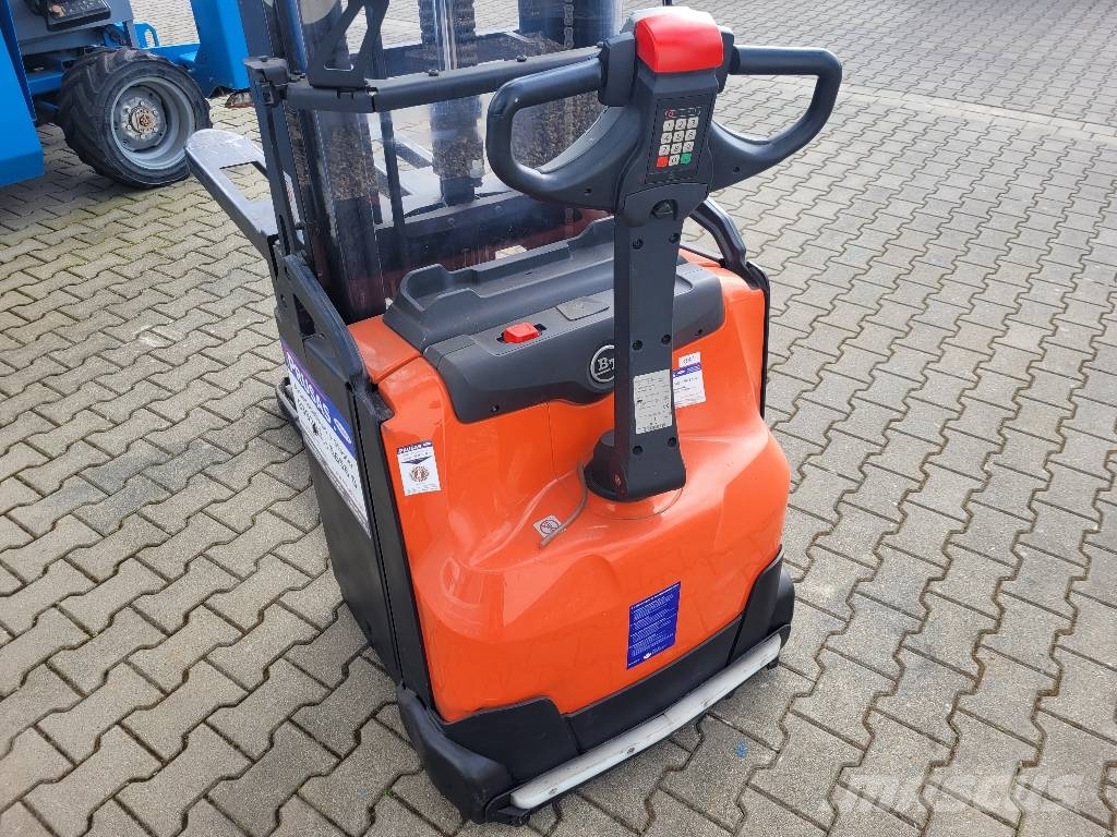 BT SWE 160 / SWE160 Toyota 120 4,8m Triplex Pedestrian stacker