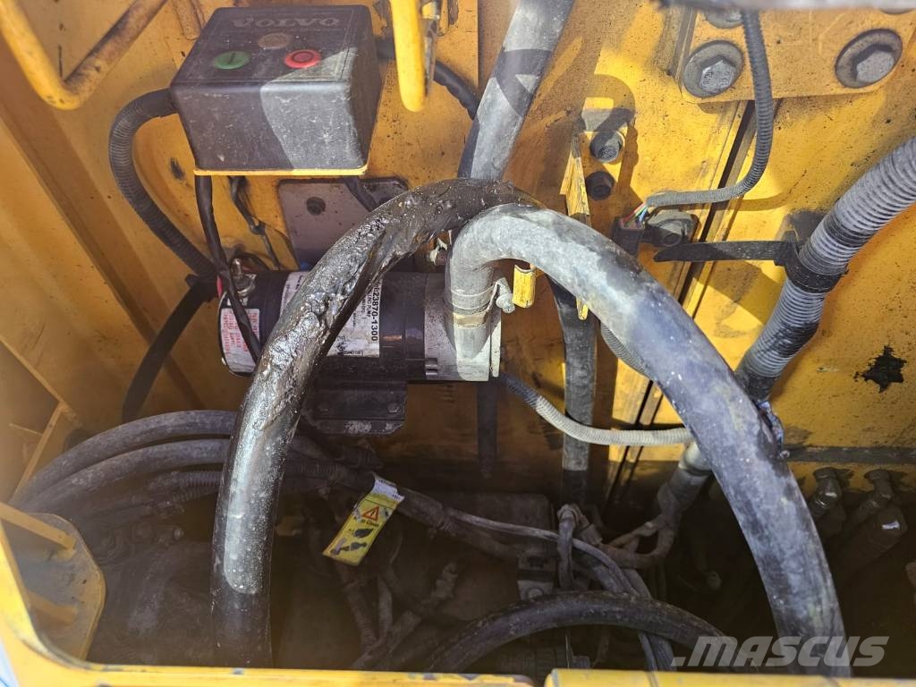 Volvo ECR235EL Bageri guseničari