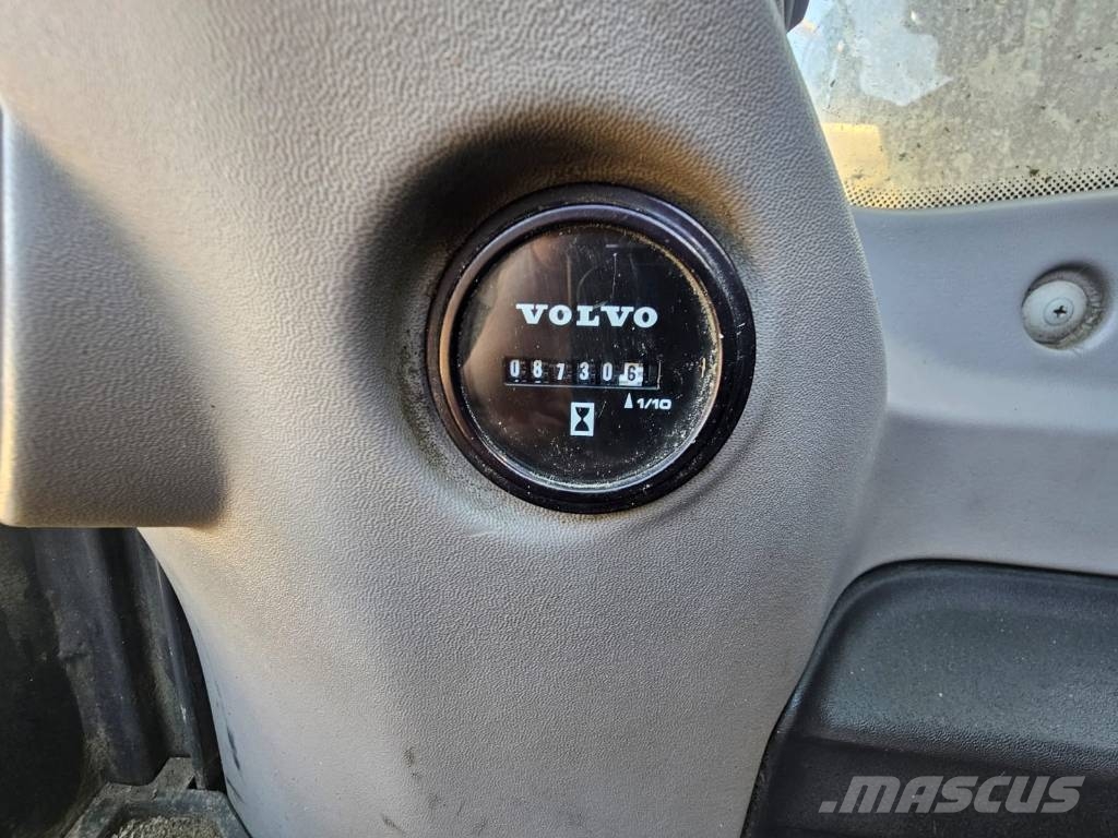 Volvo ECR235EL Bageri guseničari