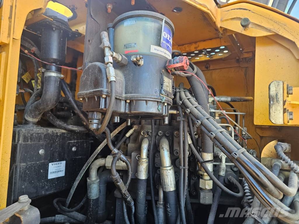 Volvo ECR235EL Bageri guseničari