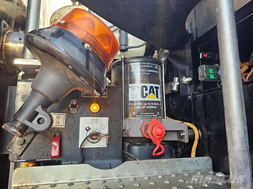 CAT M315F حفارات بعجل