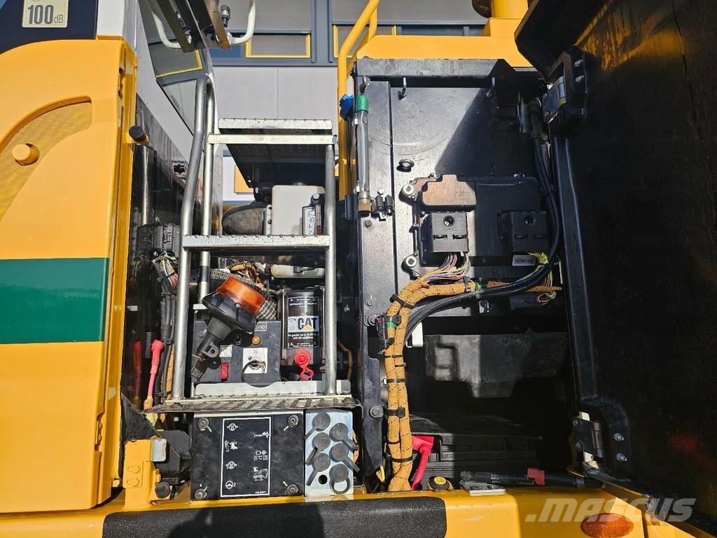 CAT M315F حفارات بعجل