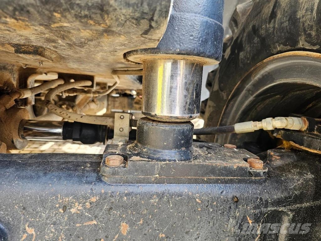 CAT M315F حفارات بعجل