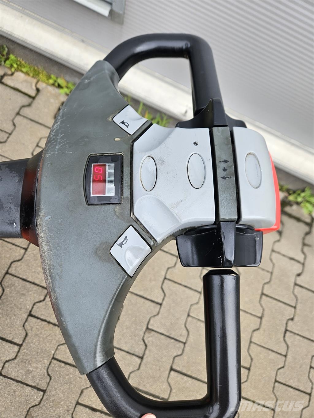BT SWE 140 Ajettavat pinoamisvaunut