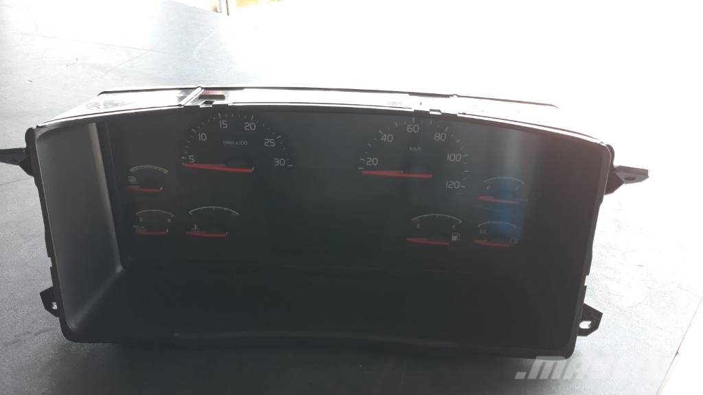 Volvo INSTRUMENT CLUSTER 22174398 Kabiinid